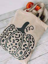 Load image into Gallery viewer, Leopard pumpkin tote